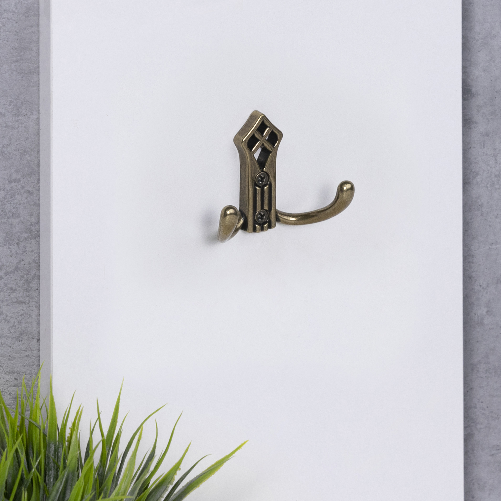 Крючок меб. двухрожковый мет. PALAZZO античная латунь AKS 81197 — изображение 2