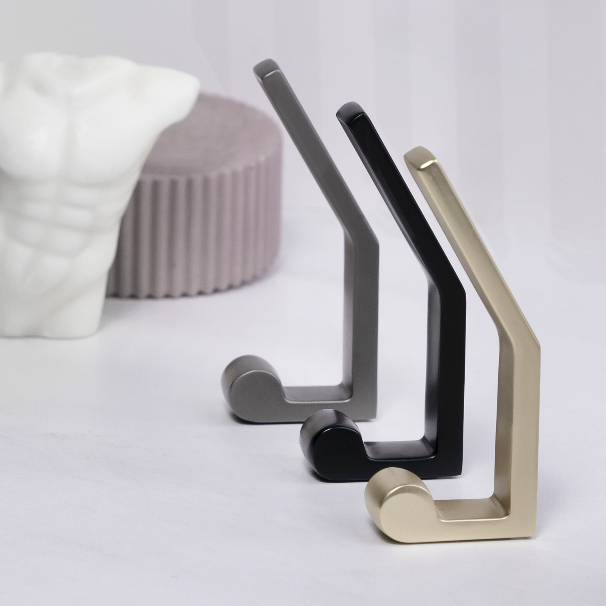 Крючок меб. двухрожковый мет. PEROLA графит AKS 104195 — изображение 4