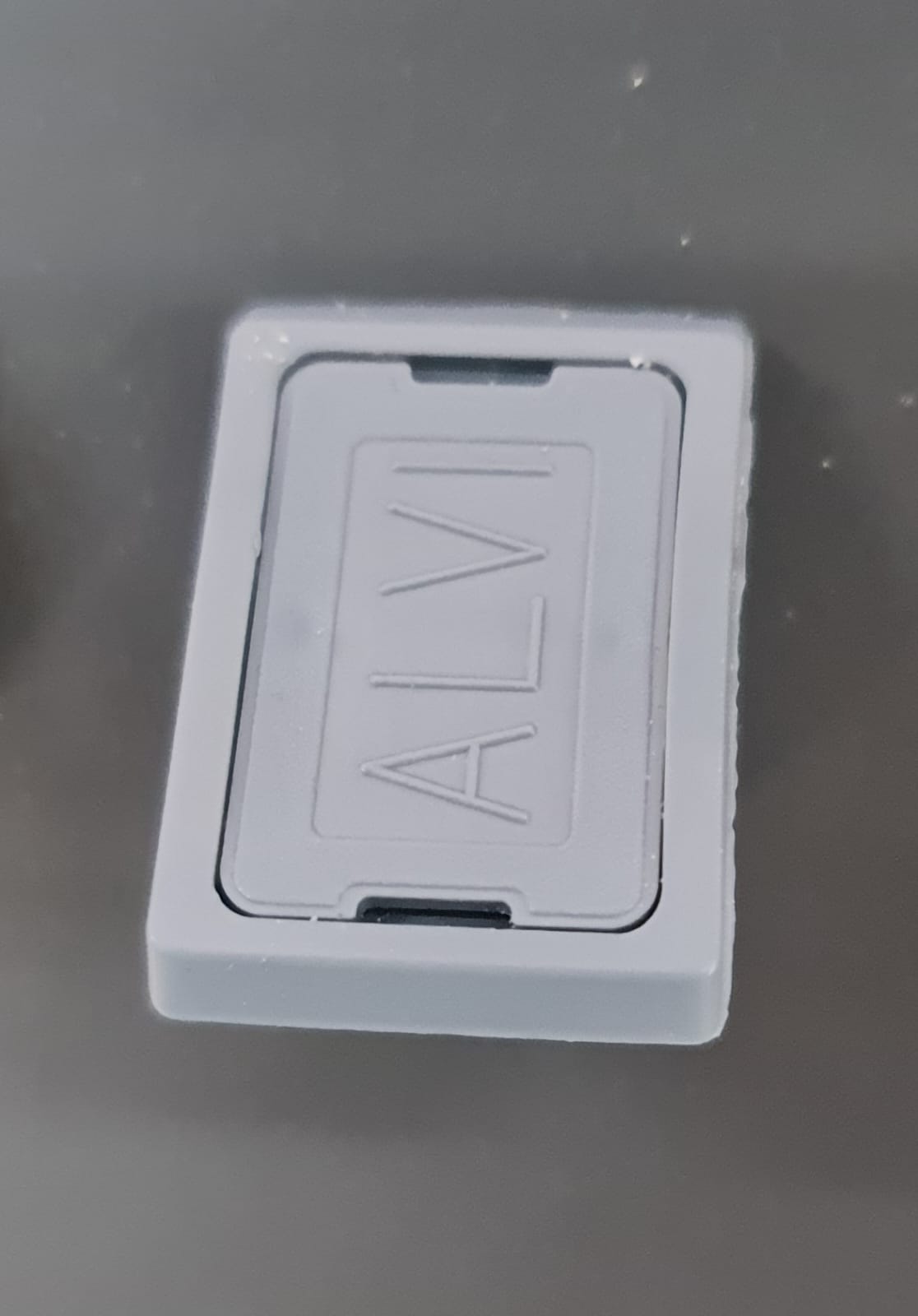 Полкодержатель ( уголок) со съемной крышкой №18 Серый 08059